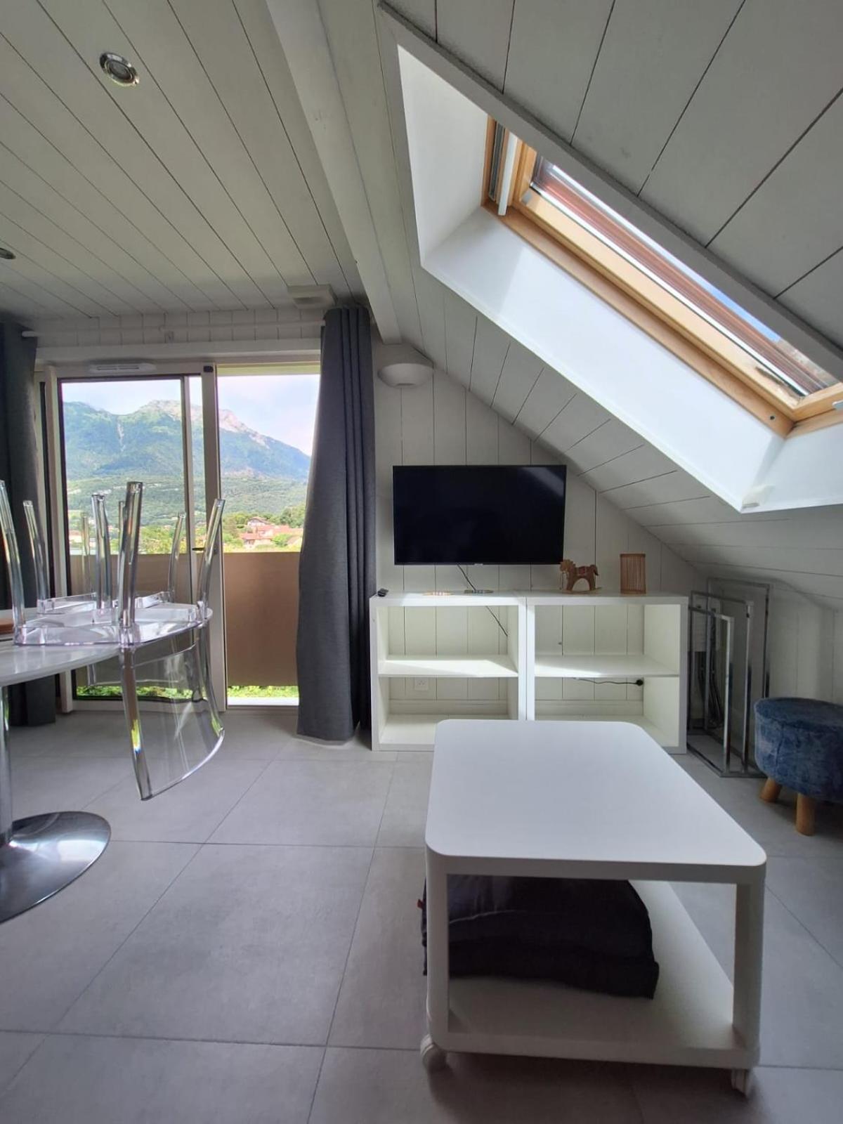 La Baie Des Voiles 3 Chambres 4 A 6 Personnes Au Bord Du Lac Plage Privee 뒤엥 외부 사진